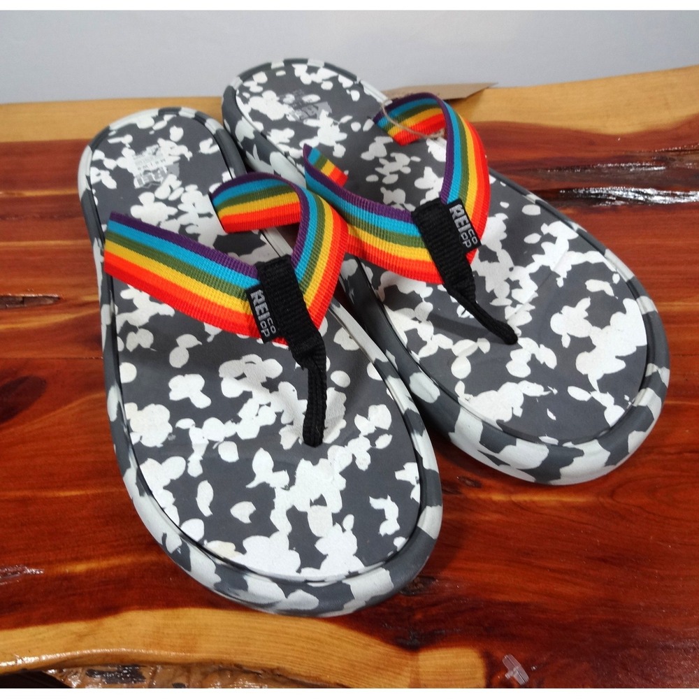 REI Co-op Flip Flops Mens 8 Gray Rainbow Camo Floral Thong Sandals Pride Summer